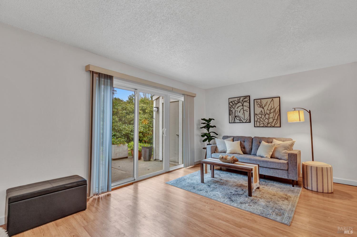 Detail Gallery Image 11 of 21 For 900 Southampton Rd #110,  Benicia,  CA 94510 - 2 Beds | 1/1 Baths