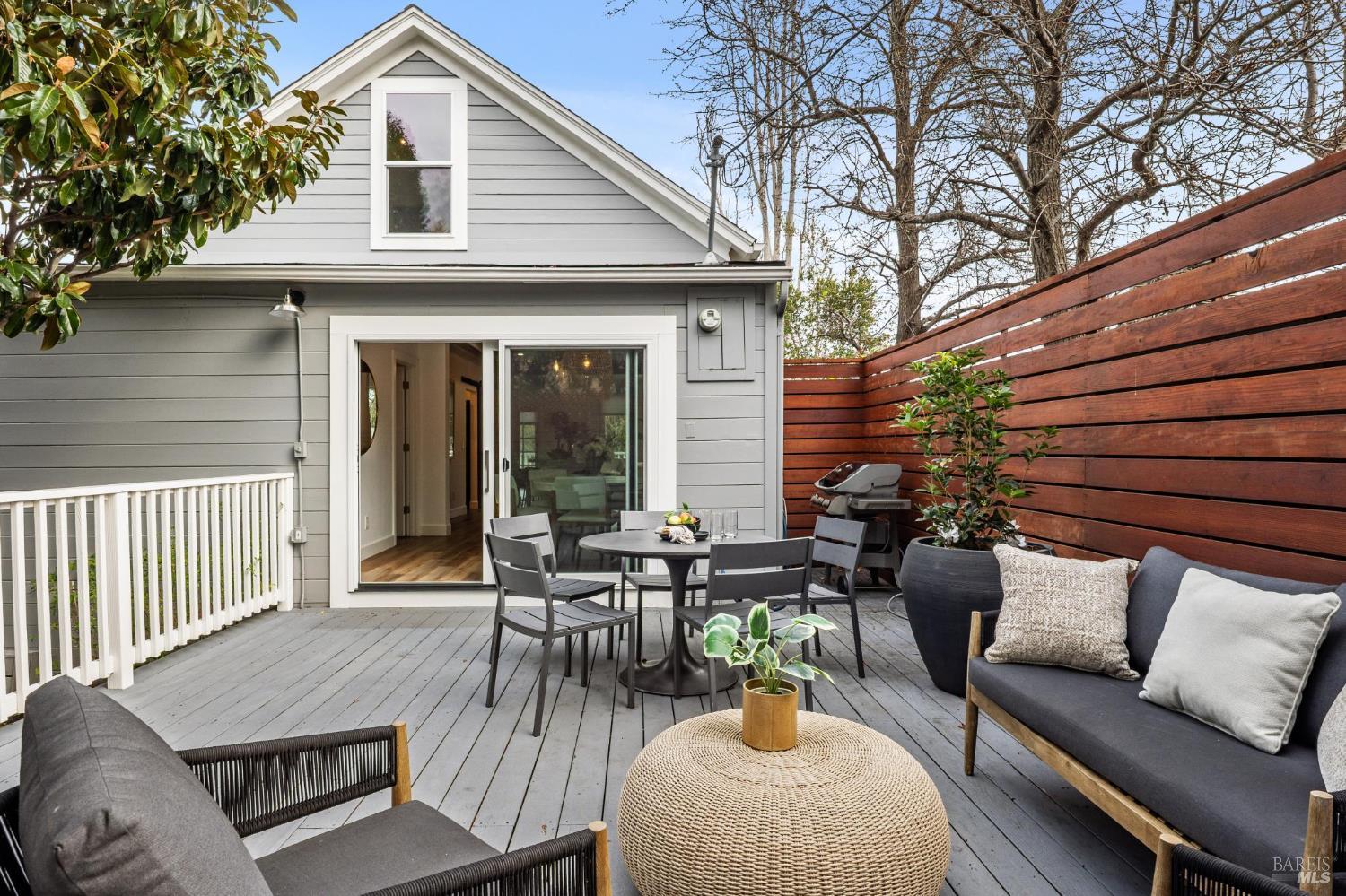 Detail Gallery Image 33 of 44 For 33 Montecito Ave, Corte Madera,  CA 94925 - 3 Beds | 2/1 Baths