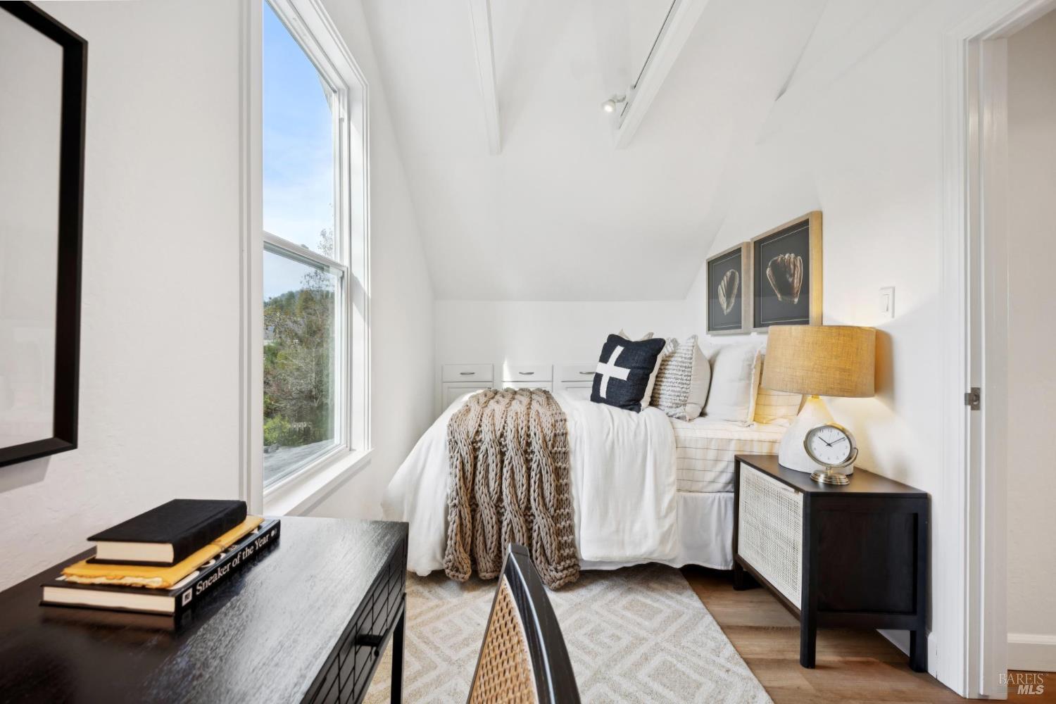 Detail Gallery Image 31 of 44 For 33 Montecito Ave, Corte Madera,  CA 94925 - 3 Beds | 2/1 Baths