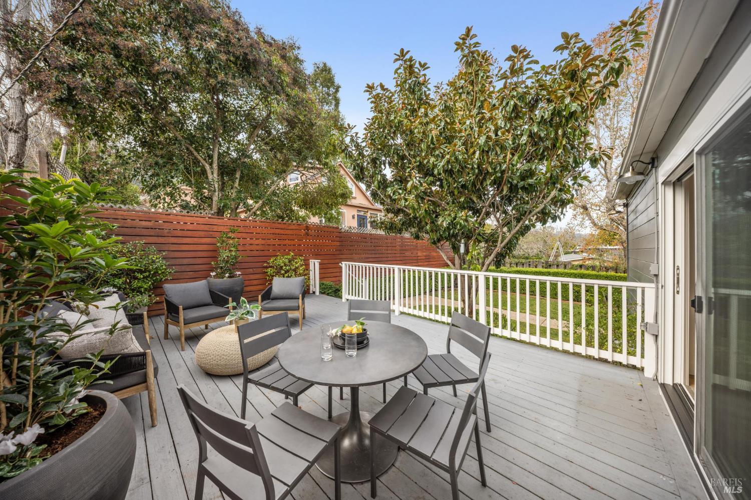 Detail Gallery Image 13 of 44 For 33 Montecito Ave, Corte Madera,  CA 94925 - 3 Beds | 2/1 Baths