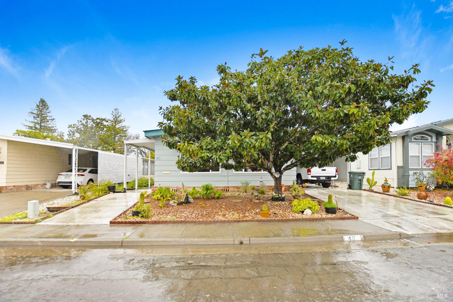 Detail Gallery Image 2 of 23 For 40 Westgate Cir, Santa Rosa,  CA 95401 - 2 Beds | 2 Baths