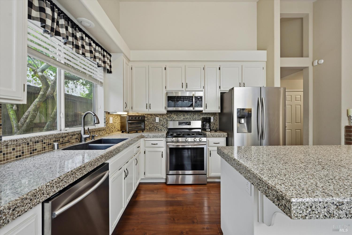 Detail Gallery Image 9 of 25 For 281 Michael Dr, Santa Rosa,  CA 95401 - 3 Beds | 2 Baths