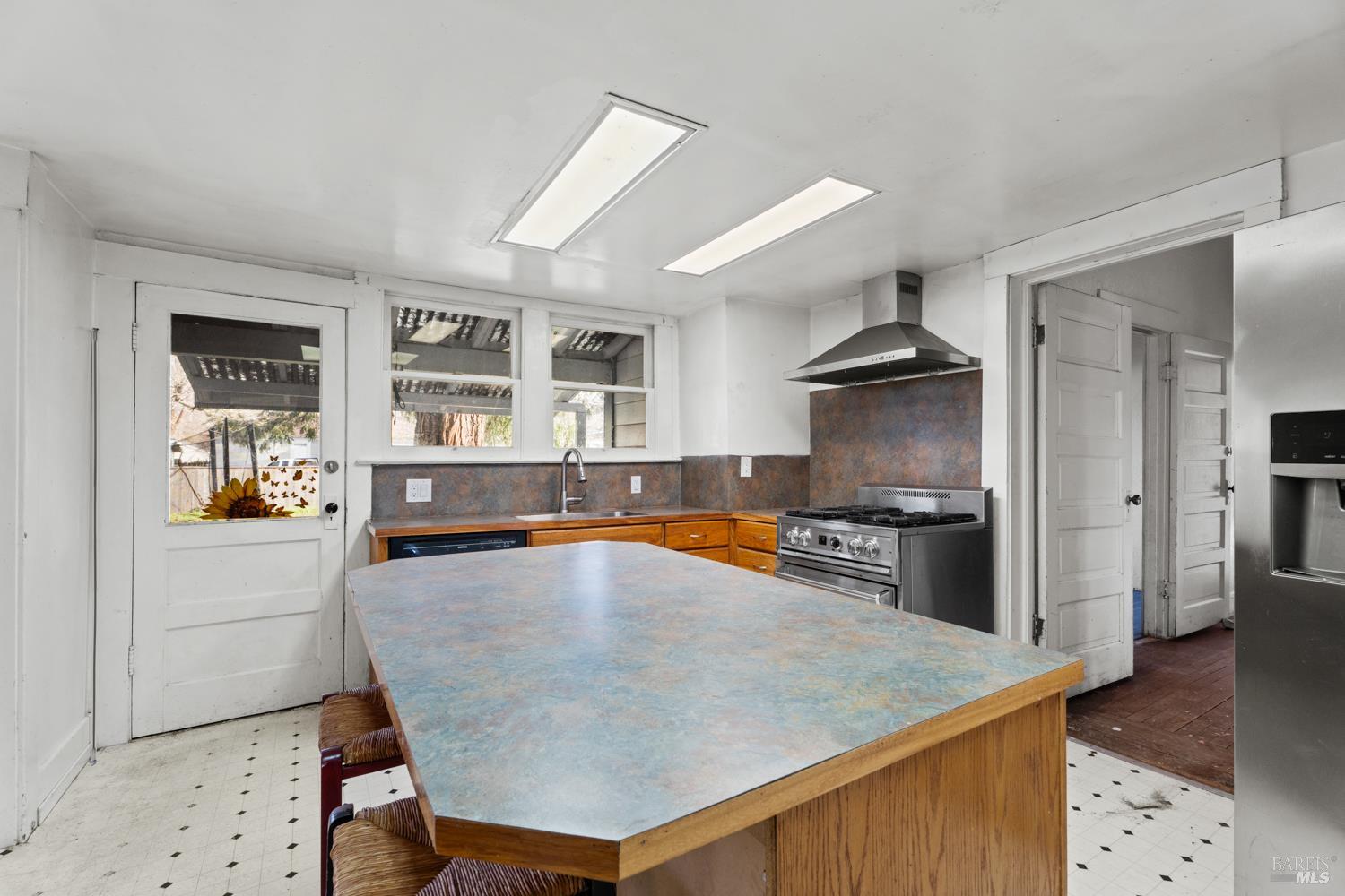 Detail Gallery Image 8 of 38 For 630 2nd St, Upper Lake,  CA 95485 - 7 Beds | 6 Baths