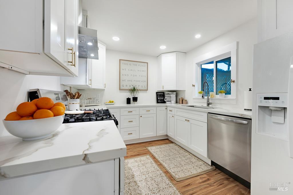 Detail Gallery Image 5 of 29 For 1833 Janero Dr, Santa Rosa,  CA 95407 - 3 Beds | 1/1 Baths