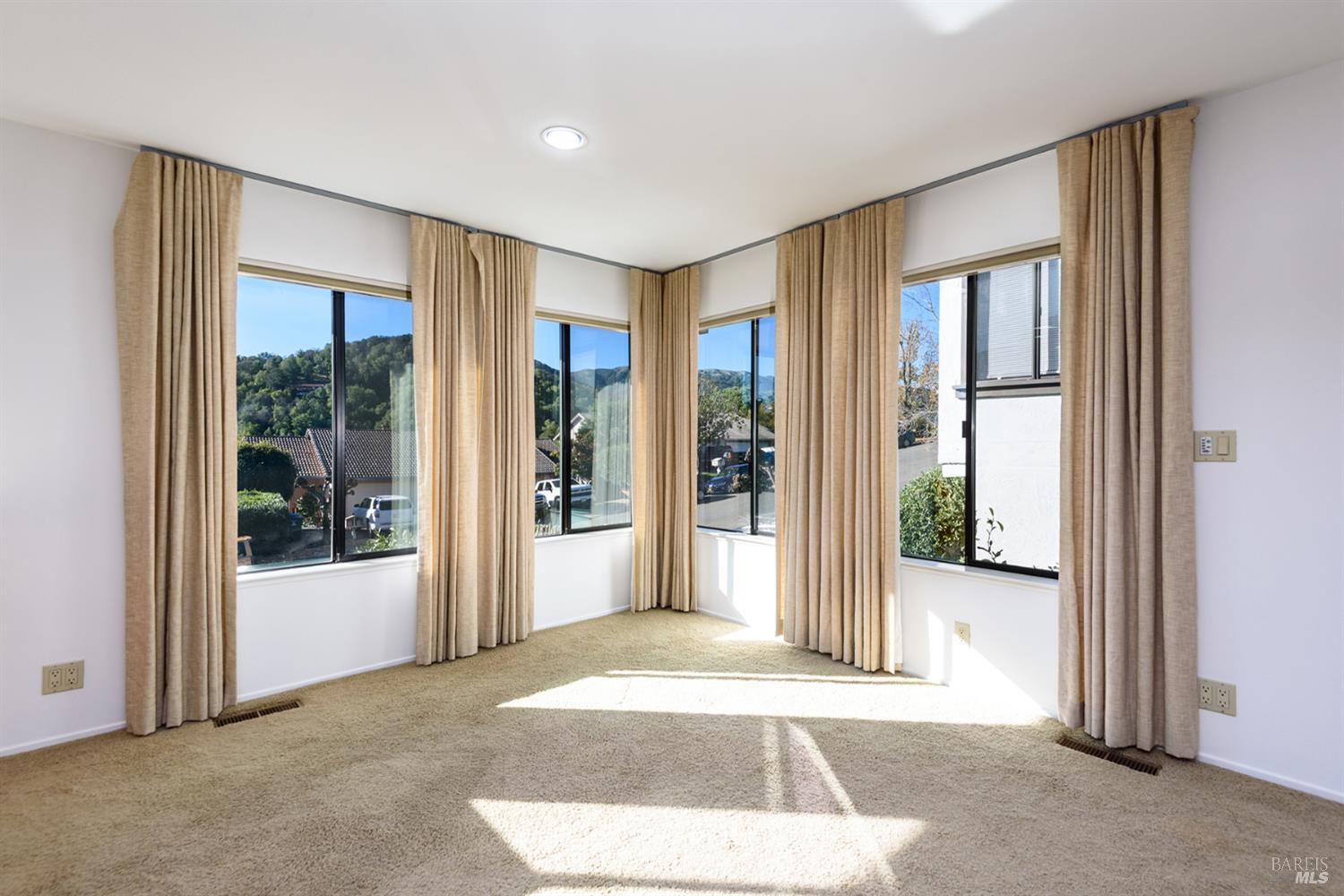 Detail Gallery Image 4 of 32 For 36 Shannon Ct, Novato,  CA 94949 - 4 Beds | 3 Baths