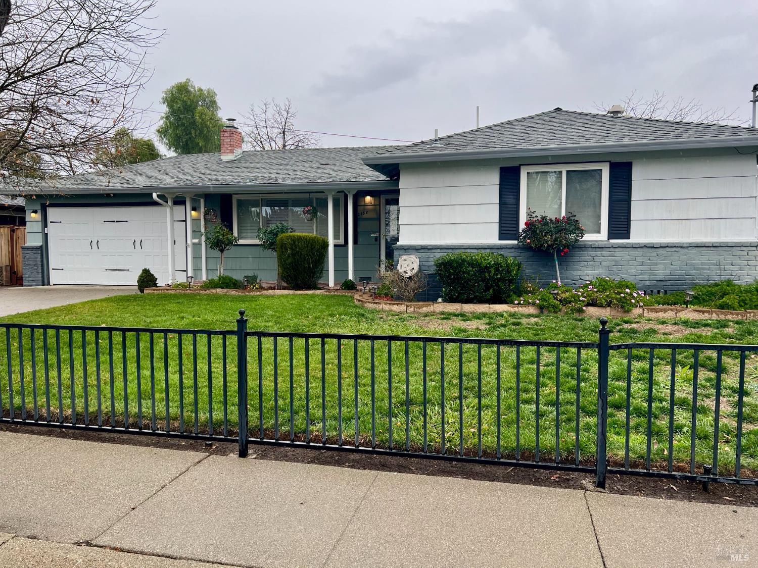 Detail Gallery Image 2 of 38 For 2156 Holbrook Dr, Concord,  CA 94519 - 4 Beds | 2 Baths