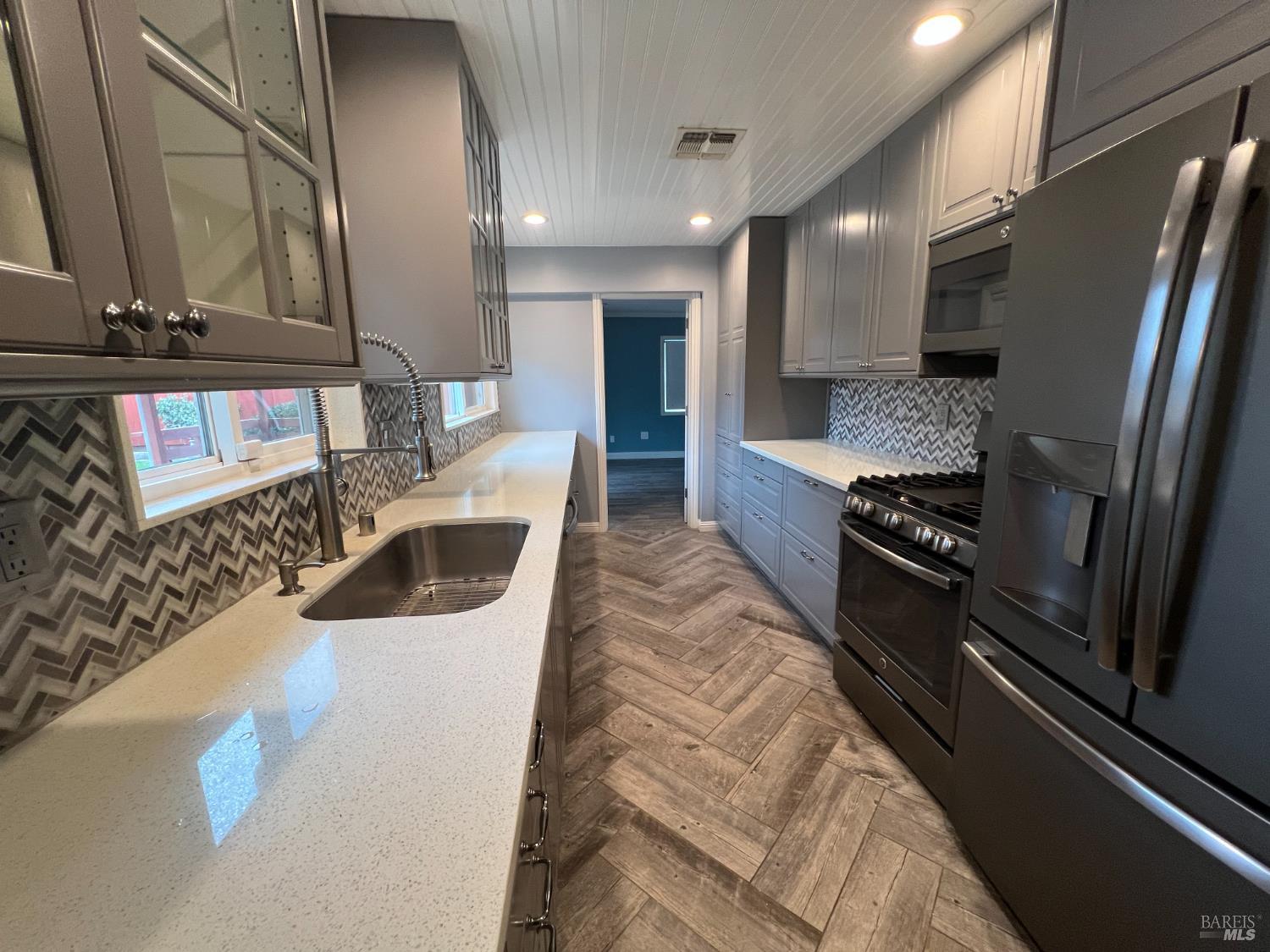 Detail Gallery Image 14 of 38 For 2156 Holbrook Dr, Concord,  CA 94519 - 4 Beds | 2 Baths