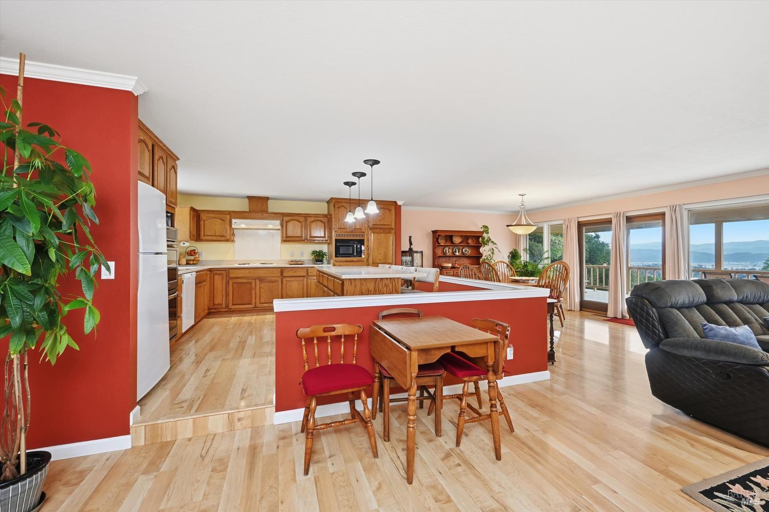 Detail Gallery Image 7 of 43 For 18701 Glenwood Rd, Hidden Valley Lake,  CA 95467 - 3 Beds | 3 Baths