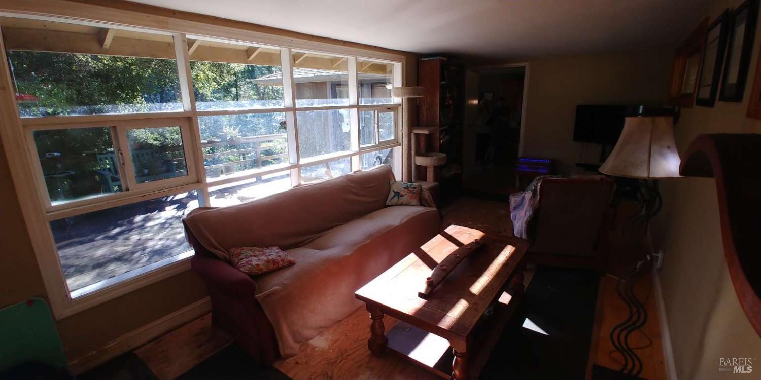 Detail Gallery Image 7 of 21 For 8132 Grape Ave, Forestville,  CA 95436 - 3 Beds | 1 Baths