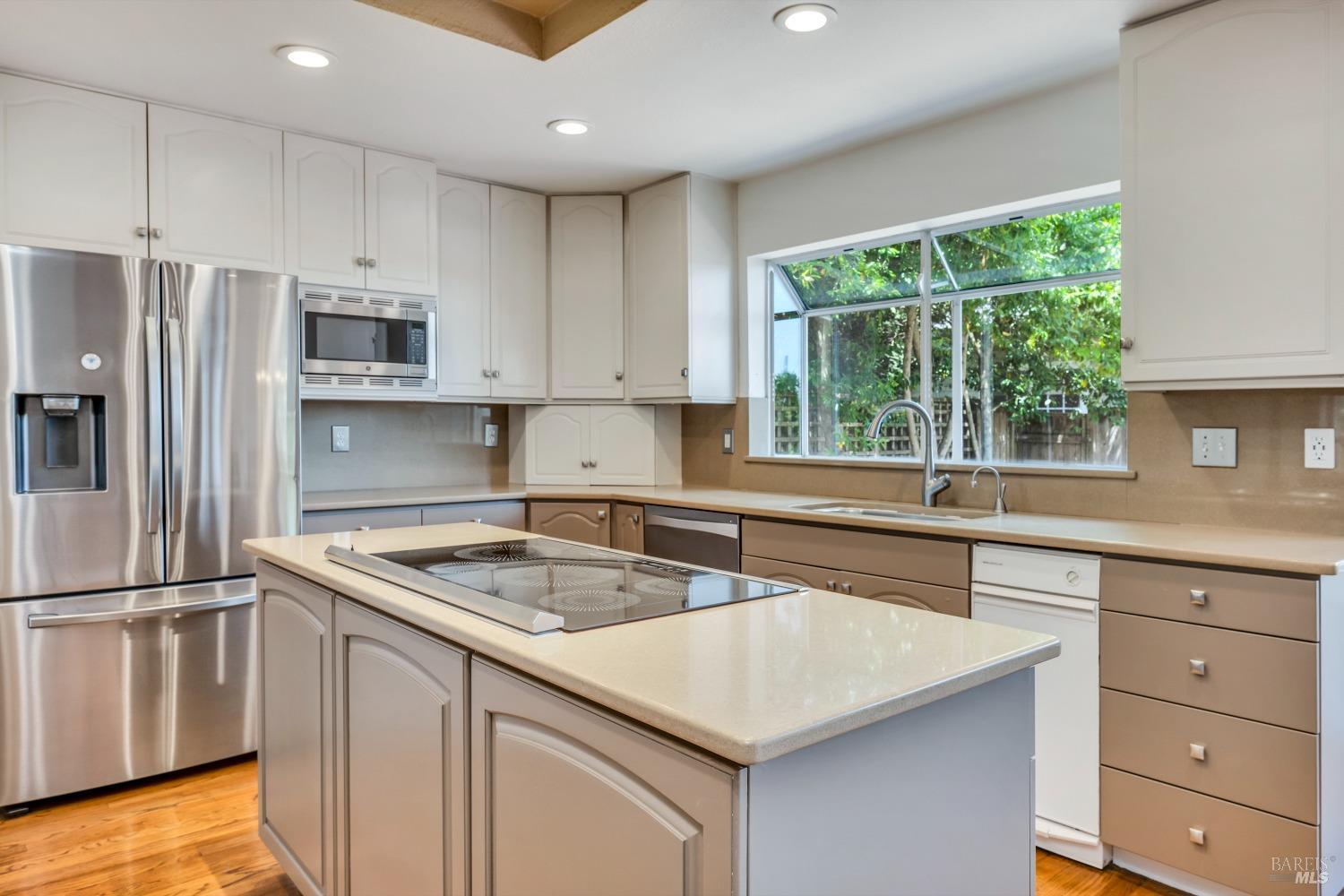 Detail Gallery Image 12 of 52 For 1508 Ronne Dr, Santa Rosa,  CA 95404 - 4 Beds | 3 Baths