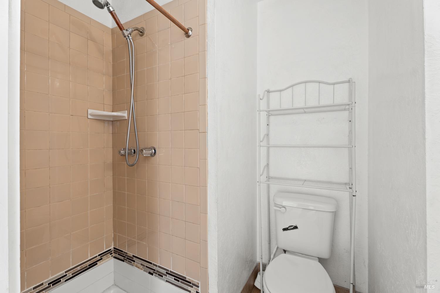 Detail Gallery Image 18 of 38 For 630 2nd St, Upper Lake,  CA 95485 - 7 Beds | 6 Baths