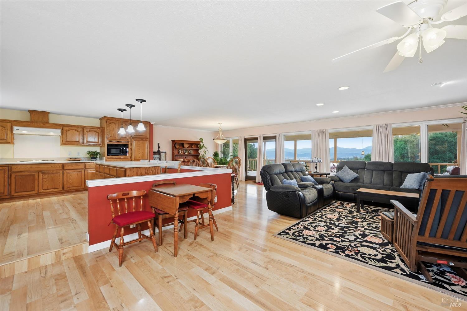 Detail Gallery Image 6 of 43 For 18701 Glenwood Rd, Hidden Valley Lake,  CA 95467 - 3 Beds | 3 Baths