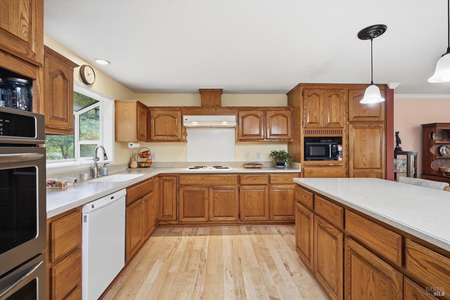 Detail Gallery Image 13 of 43 For 18701 Glenwood Rd, Hidden Valley Lake,  CA 95467 - 3 Beds | 3 Baths