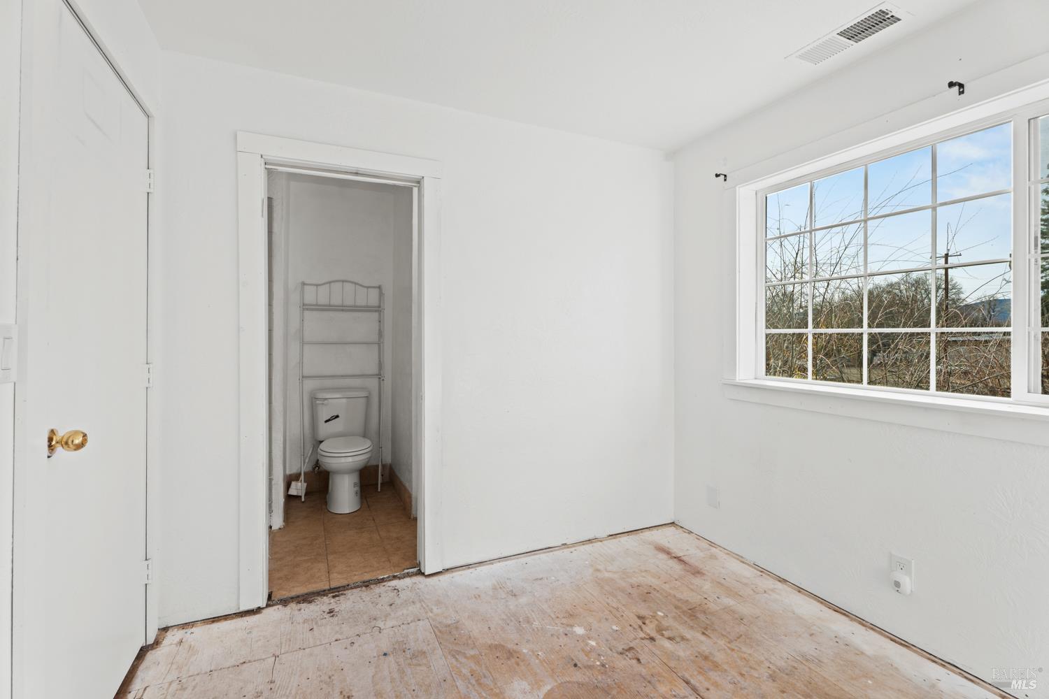 Detail Gallery Image 17 of 38 For 630 2nd St, Upper Lake,  CA 95485 - 7 Beds | 6 Baths