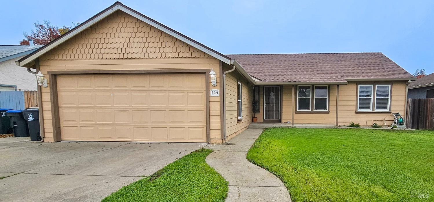 Detail Gallery Image 2 of 30 For 709 Capistrano Dr, Suisun City,  CA 94585 - 3 Beds | 2 Baths