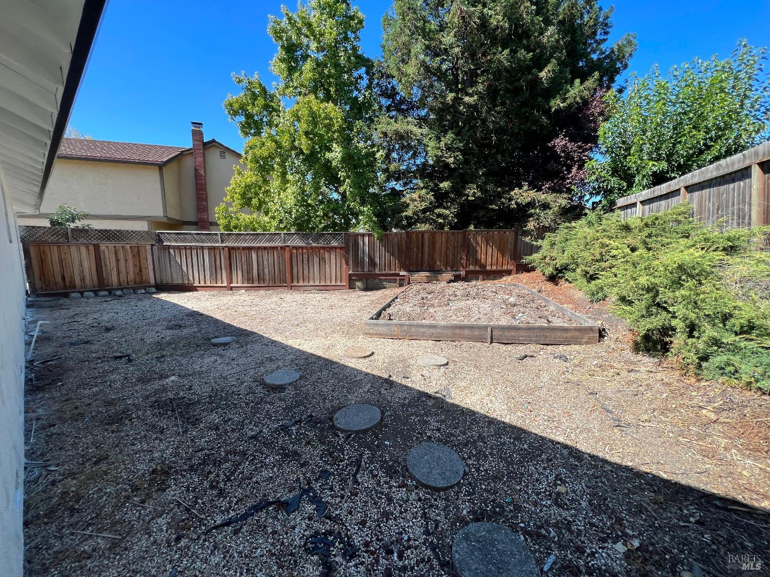 Detail Gallery Image 4 of 9 For Address Is Not Disclosed, Petaluma,  CA 94954 - 3 Beds | 2 Baths