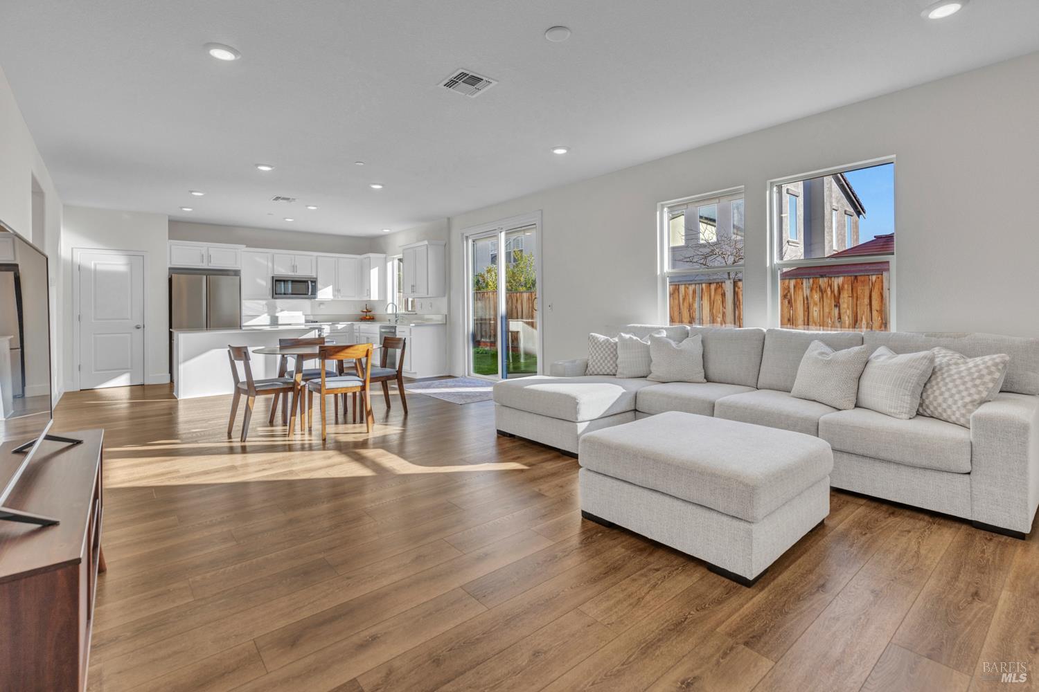 Detail Gallery Image 5 of 21 For 153 Frontier St, American Canyon,  CA 94503 - 4 Beds | 3 Baths