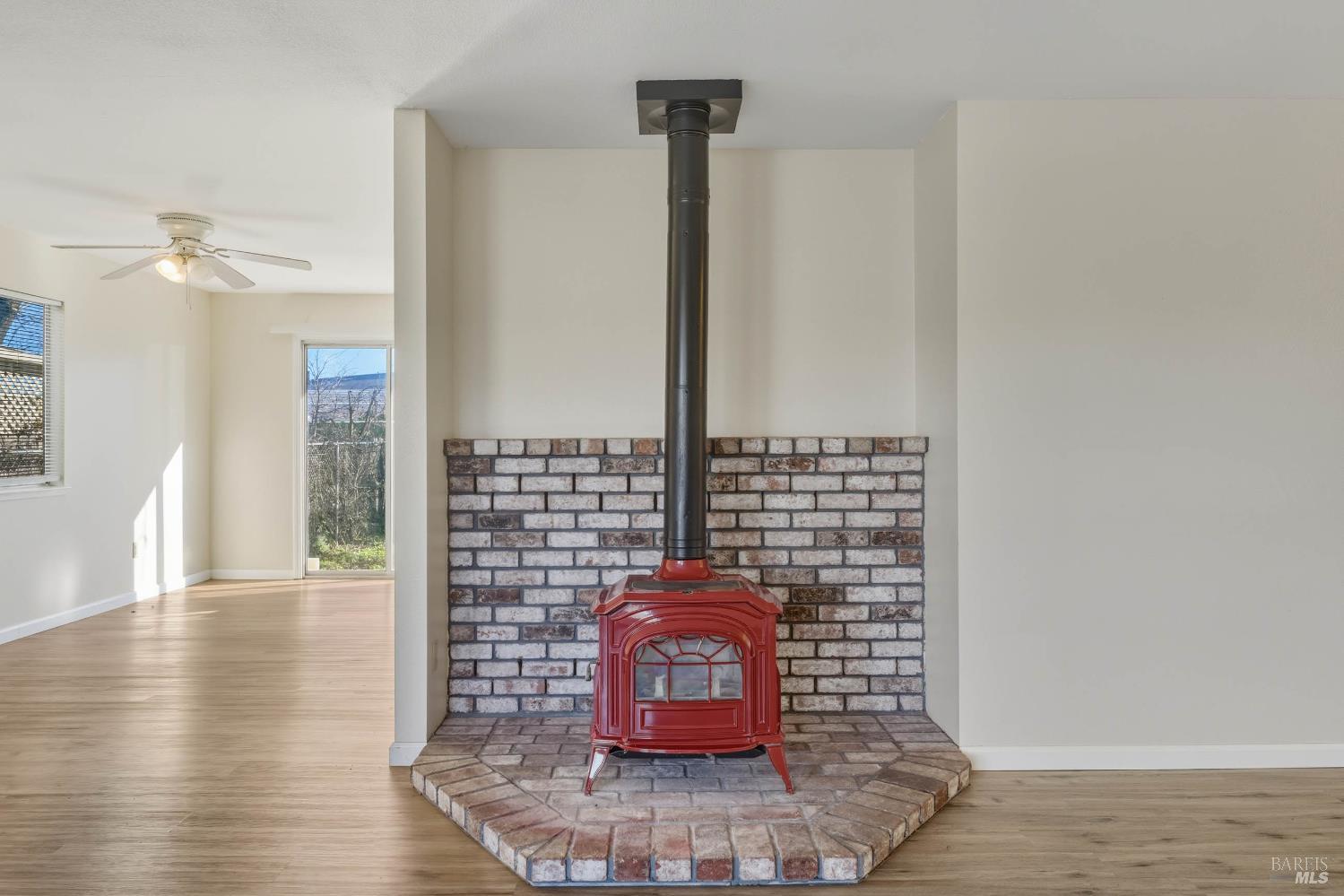 Detail Gallery Image 4 of 49 For 9730 Lake St, Lower Lake,  CA 95457 - 3 Beds | 2 Baths