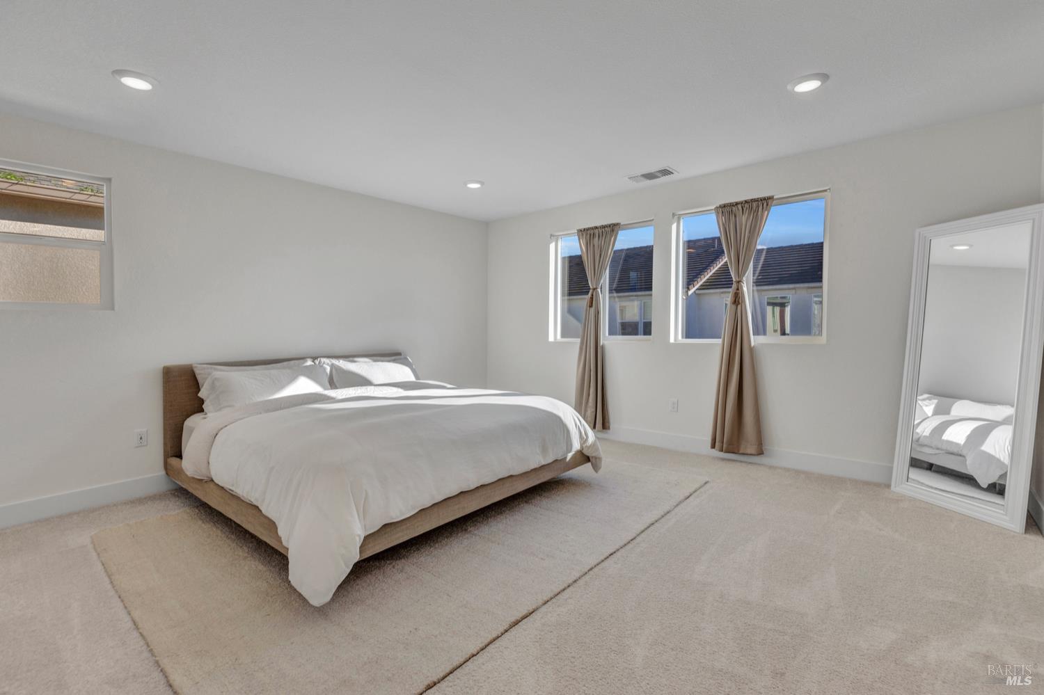 Detail Gallery Image 10 of 21 For 153 Frontier St, American Canyon,  CA 94503 - 4 Beds | 3 Baths