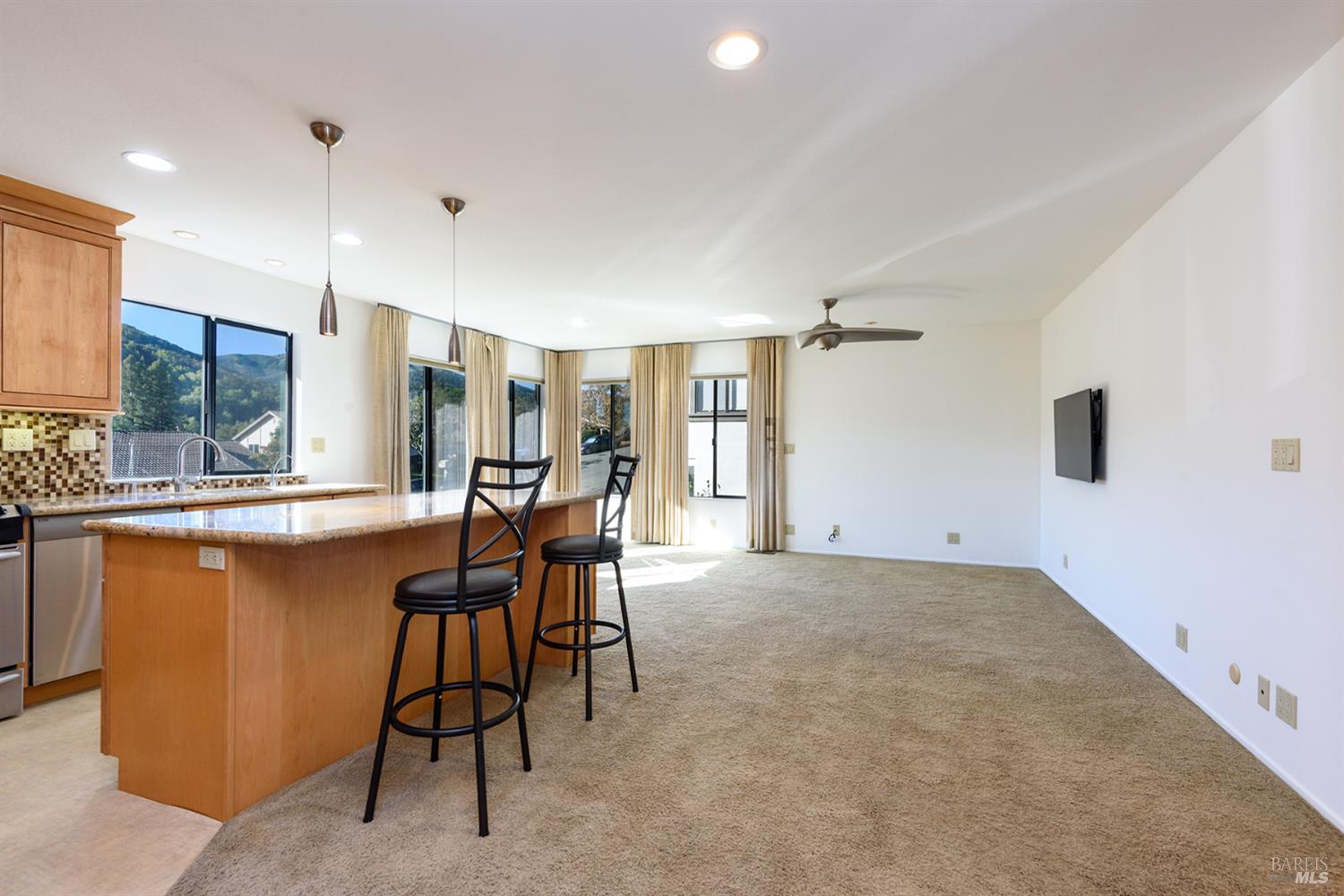 Detail Gallery Image 5 of 32 For 36 Shannon Ct, Novato,  CA 94949 - 4 Beds | 3 Baths