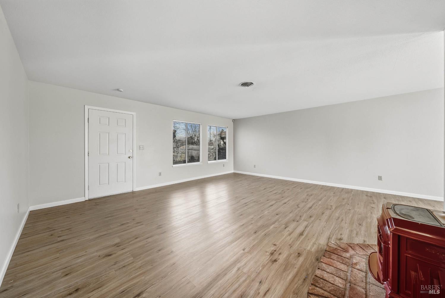 Detail Gallery Image 14 of 49 For 9730 Lake St, Lower Lake,  CA 95457 - 3 Beds | 2 Baths