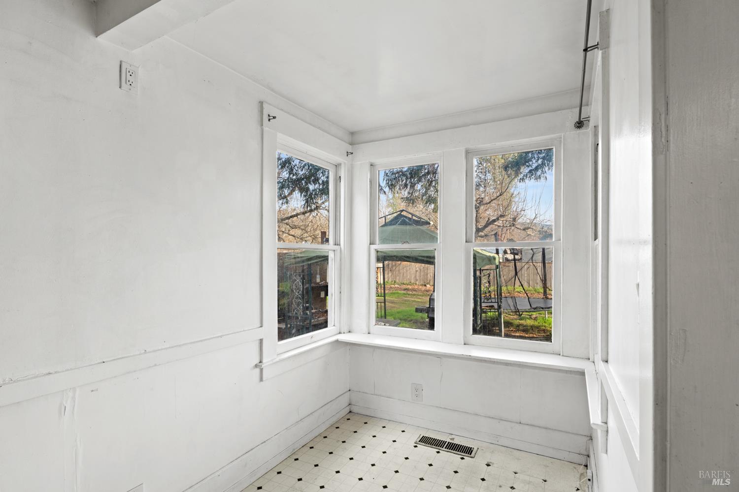 Detail Gallery Image 11 of 38 For 630 2nd St, Upper Lake,  CA 95485 - 7 Beds | 6 Baths