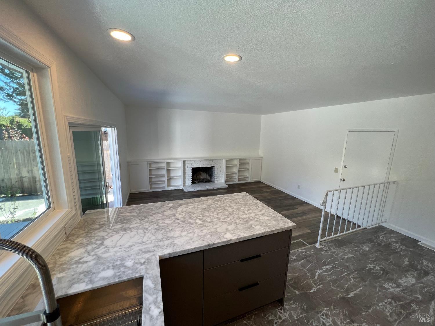 Detail Gallery Image 2 of 9 For Address Is Not Disclosed, Petaluma,  CA 94954 - 3 Beds | 2 Baths