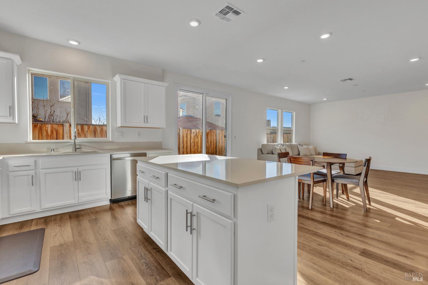 Detail Gallery Image 4 of 21 For 153 Frontier St, American Canyon,  CA 94503 - 4 Beds | 3 Baths