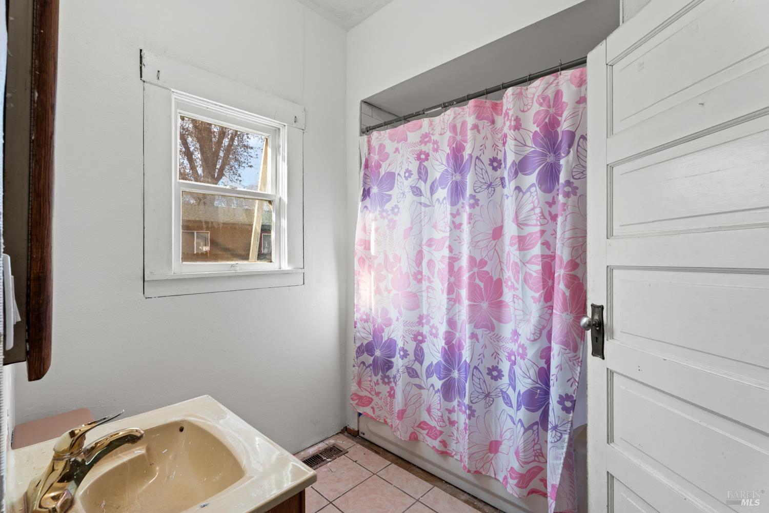 Detail Gallery Image 14 of 38 For 630 2nd St, Upper Lake,  CA 95485 - 7 Beds | 6 Baths