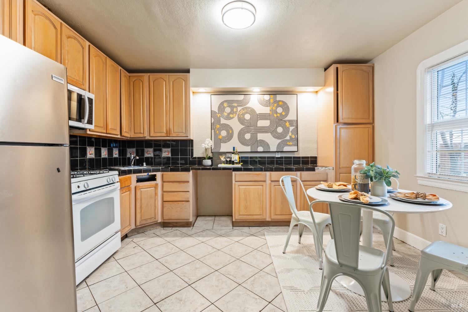 Detail Gallery Image 6 of 20 For 417 14th St, Vallejo,  CA 94590 - 3 Beds | 2 Baths