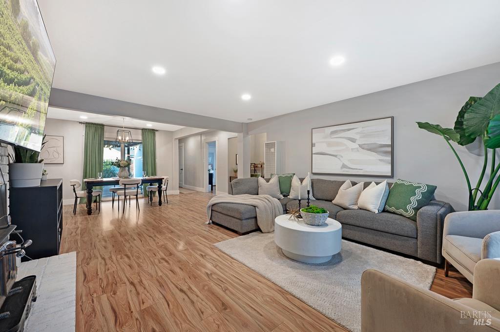 Detail Gallery Image 3 of 29 For 1833 Janero Dr, Santa Rosa,  CA 95407 - 3 Beds | 1/1 Baths