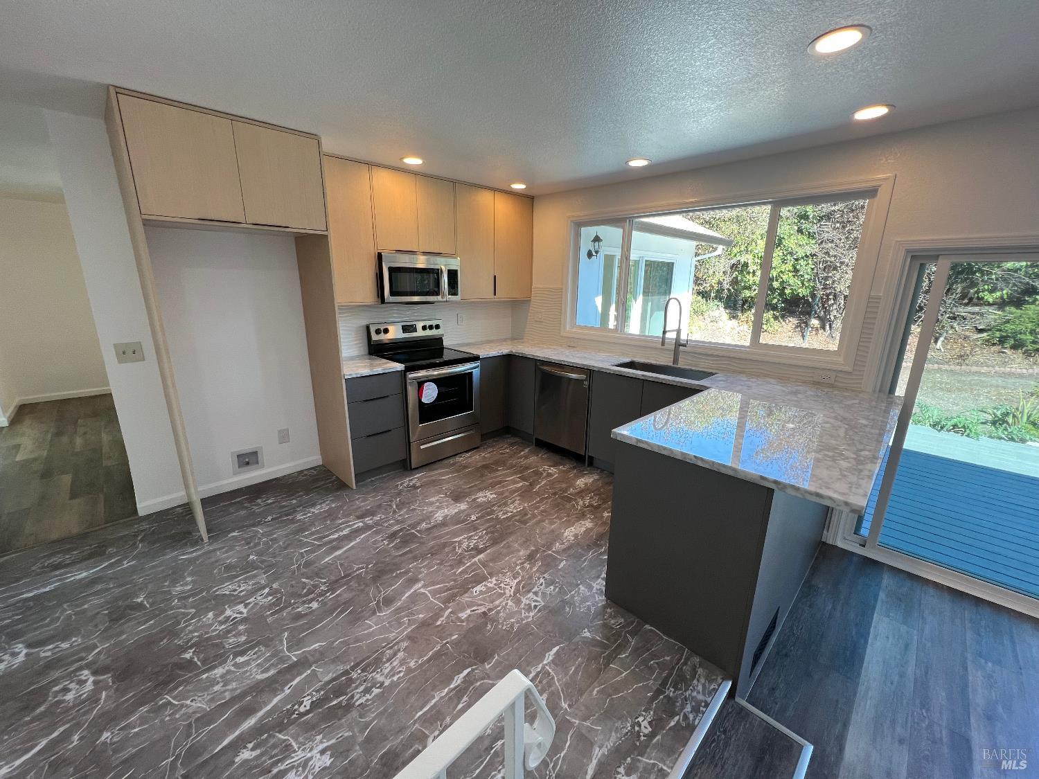 Detail Gallery Image 3 of 9 For Address Is Not Disclosed, Petaluma,  CA 94954 - 3 Beds | 2 Baths