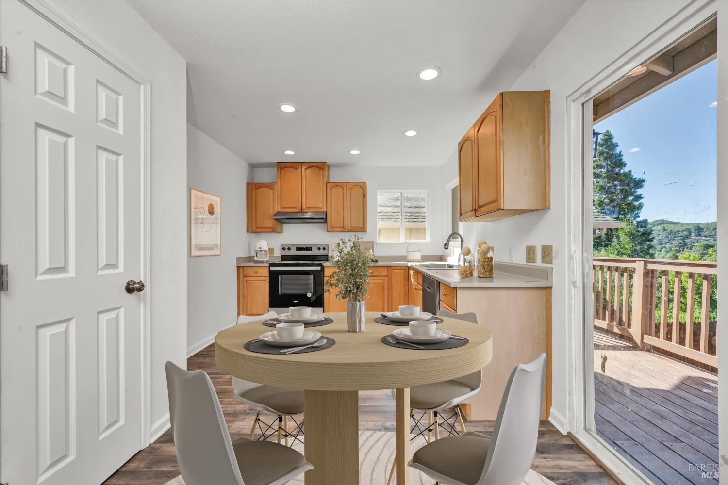 Detail Gallery Image 2 of 22 For 9421 Fairway Dr, Kelseyville,  CA 95451 - 3 Beds | 2 Baths