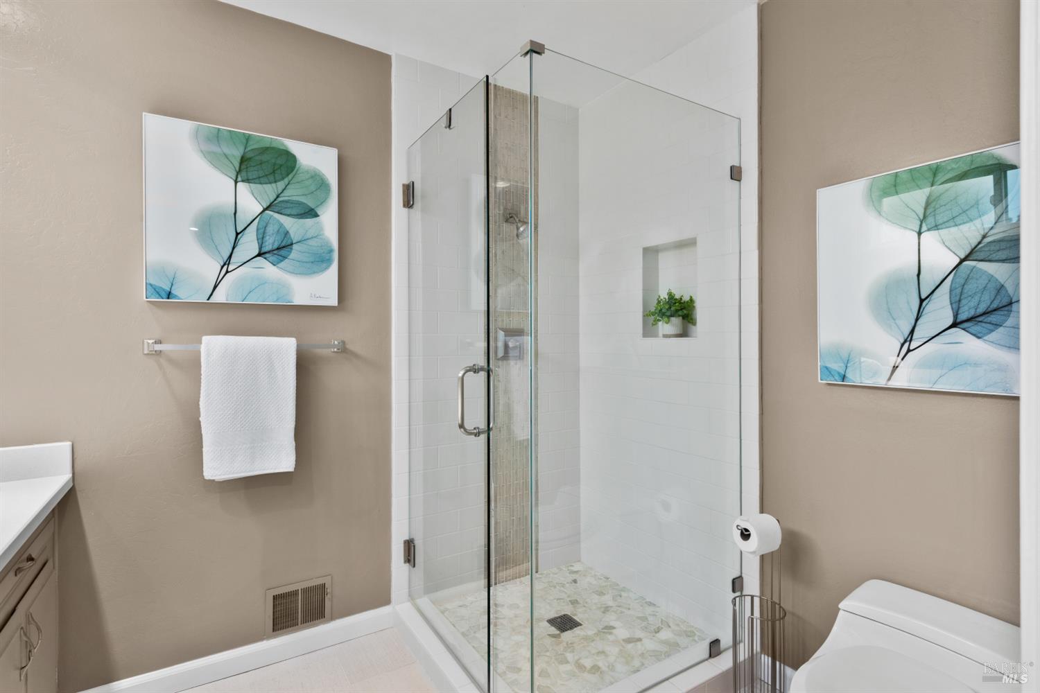 Detail Gallery Image 26 of 39 For 8853 Oak Trail Ct, Santa Rosa,  CA 95409 - 2 Beds | 2 Baths