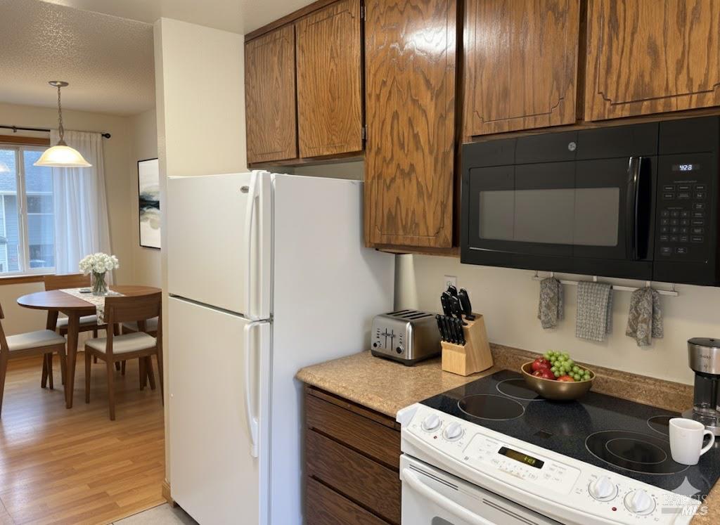 Detail Gallery Image 6 of 39 For 1964 Knolls Dr, Santa Rosa,  CA 95405 - 2 Beds | 1/1 Baths