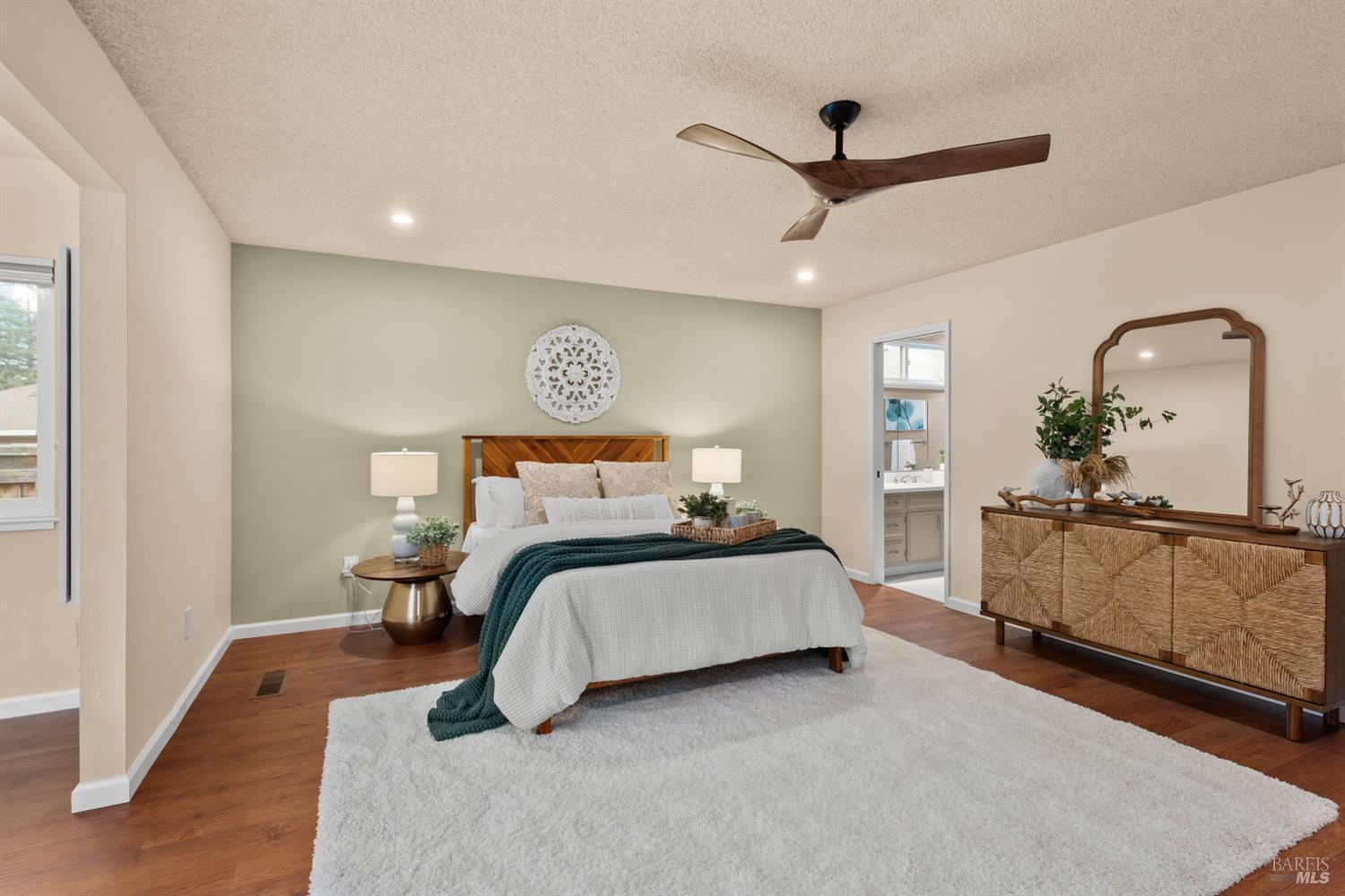 Detail Gallery Image 23 of 39 For 8853 Oak Trail Ct, Santa Rosa,  CA 95409 - 2 Beds | 2 Baths