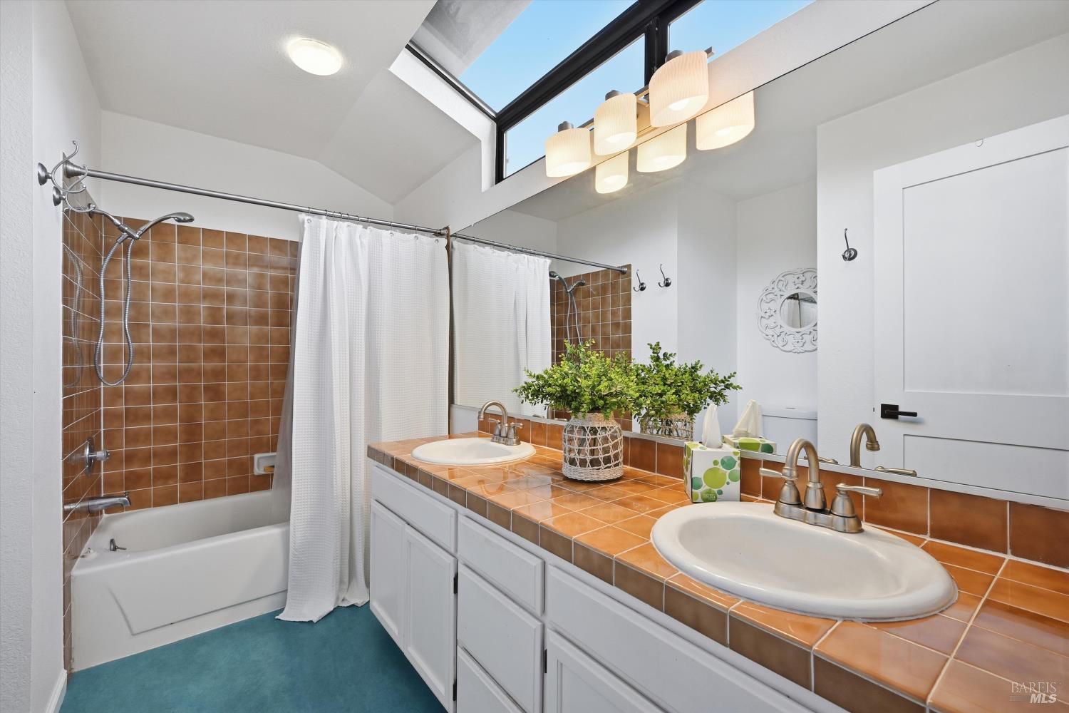 Detail Gallery Image 18 of 34 For 65 Freedom Ln, Petaluma,  CA 94952 - 2 Beds | 2/1 Baths