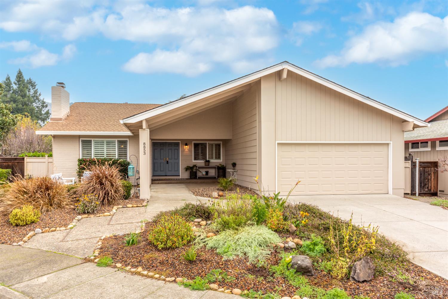 Detail Gallery Image 2 of 39 For 8853 Oak Trail Ct, Santa Rosa,  CA 95409 - 2 Beds | 2 Baths