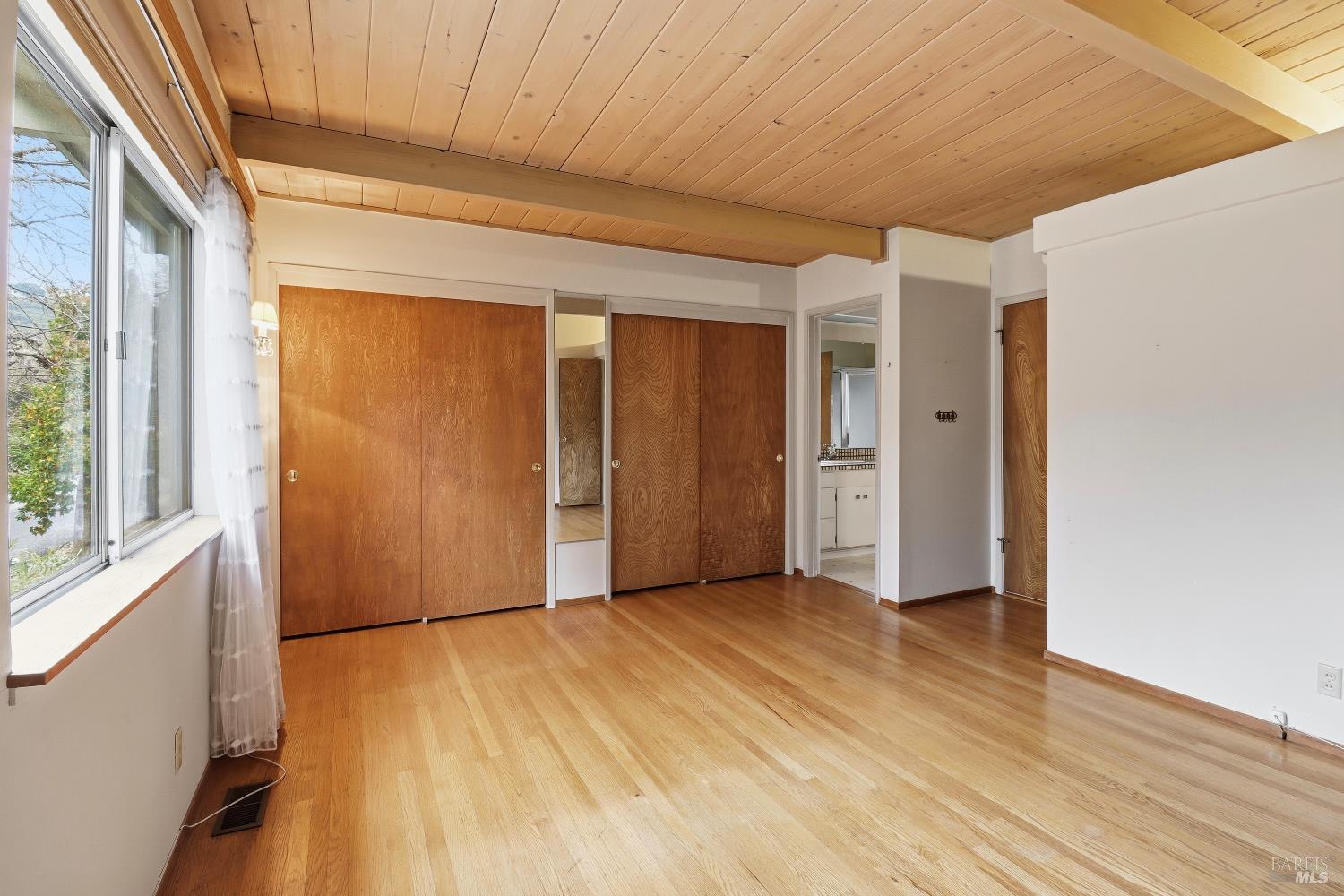 Detail Gallery Image 13 of 23 For 48 Oxford Dr, San Rafael,  CA 94903 - 3 Beds | 2 Baths