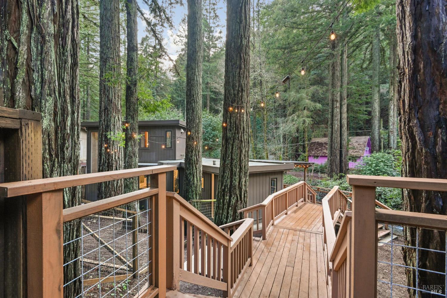 Detail Gallery Image 4 of 63 For 16190 Fern Way, Guerneville,  CA 95446 - 2 Beds | 2 Baths