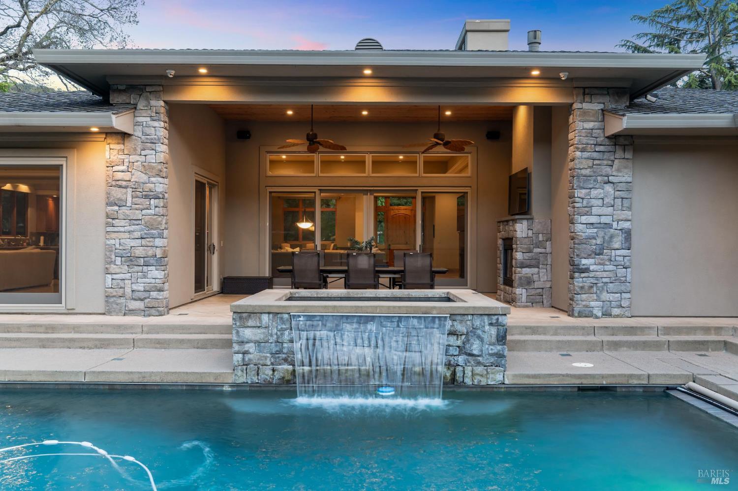 Detail Gallery Image 10 of 40 For 548 Fairway Dr, Novato,  CA 94949 - 5 Beds | 5 Baths