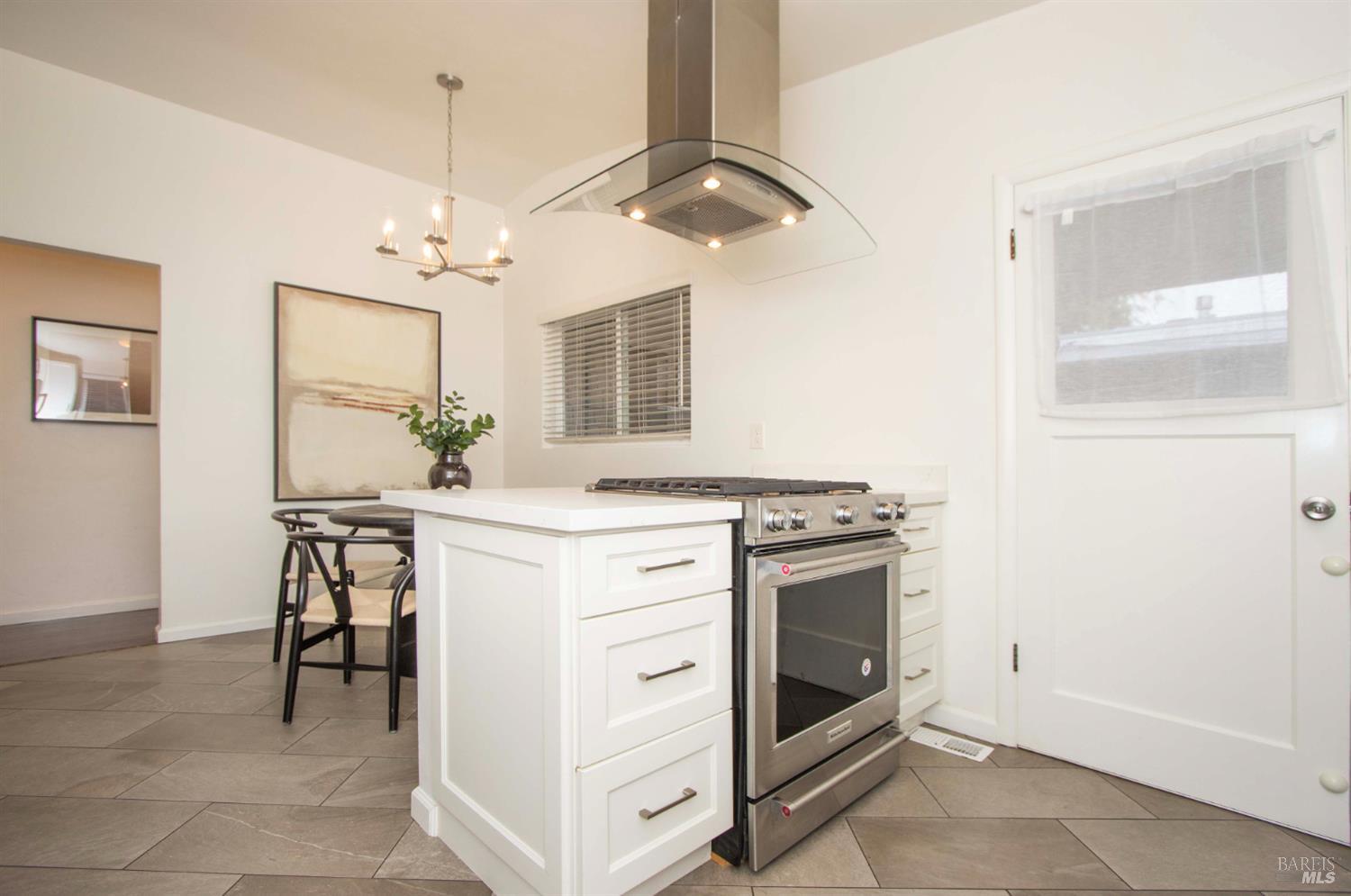 Detail Gallery Image 8 of 23 For 218 Alpine St, San Rafael,  CA 94901 - 3 Beds | 1/1 Baths