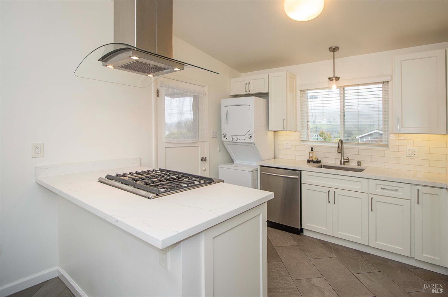 Detail Gallery Image 3 of 23 For 218 Alpine St, San Rafael,  CA 94901 - 3 Beds | 1/1 Baths