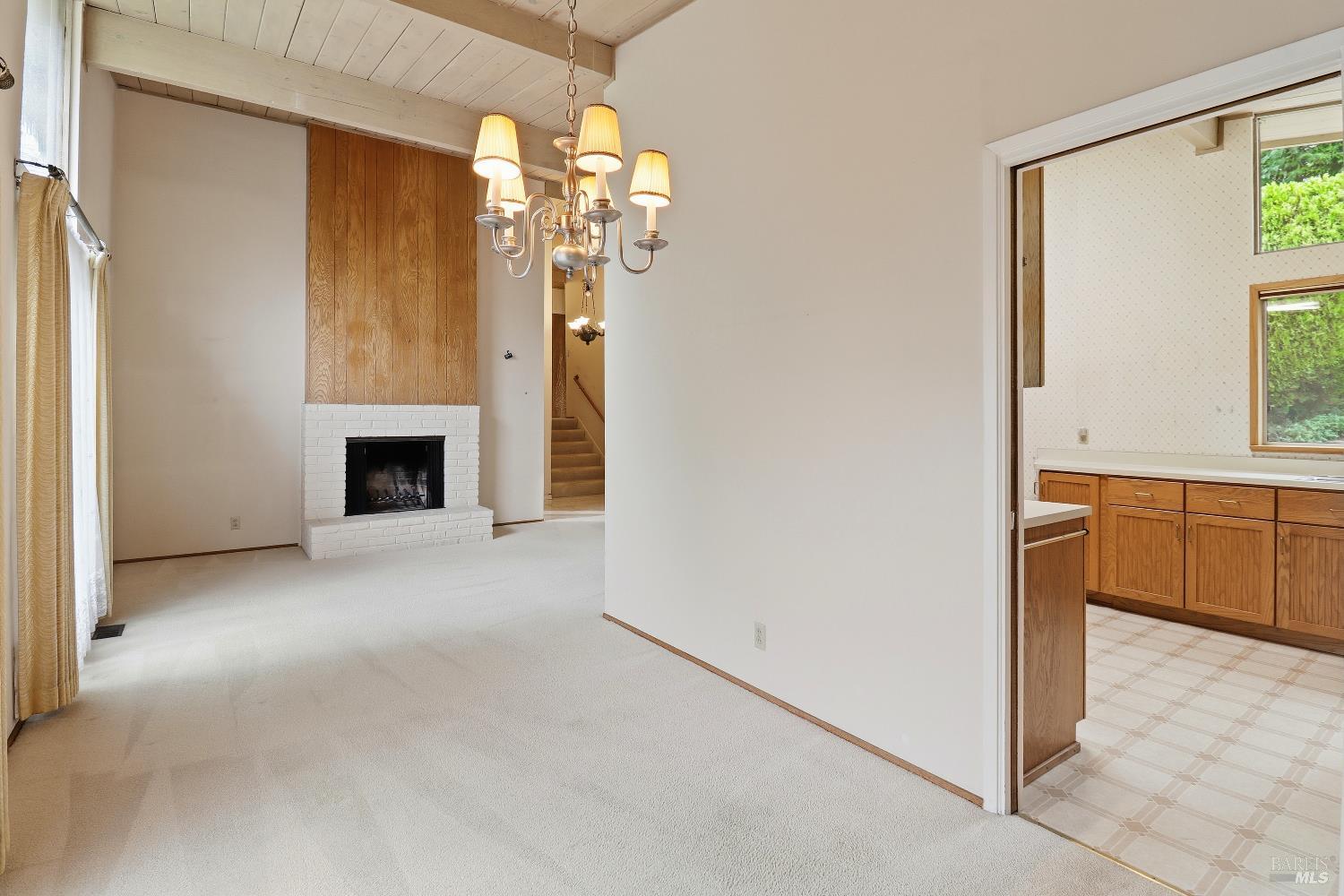 Detail Gallery Image 10 of 23 For 48 Oxford Dr, San Rafael,  CA 94903 - 3 Beds | 2 Baths