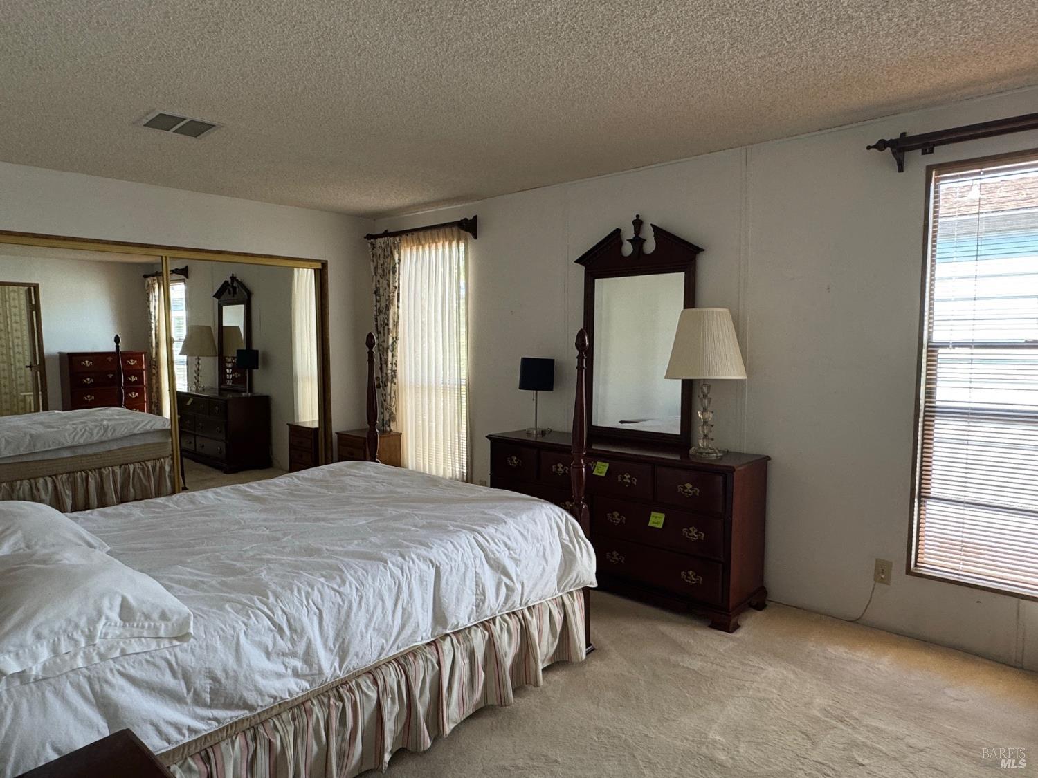 Detail Gallery Image 6 of 14 For 222 Shirley Ct, Napa,  CA 94558 - 2 Beds | 2 Baths