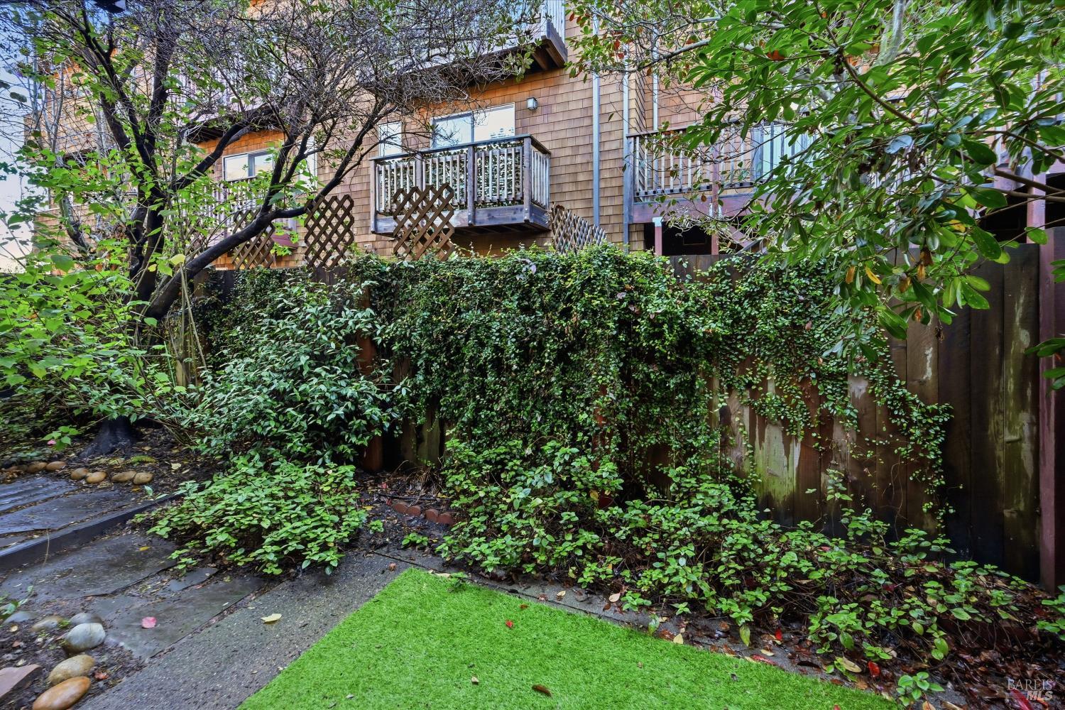 Detail Gallery Image 12 of 34 For 65 Freedom Ln, Petaluma,  CA 94952 - 2 Beds | 2/1 Baths