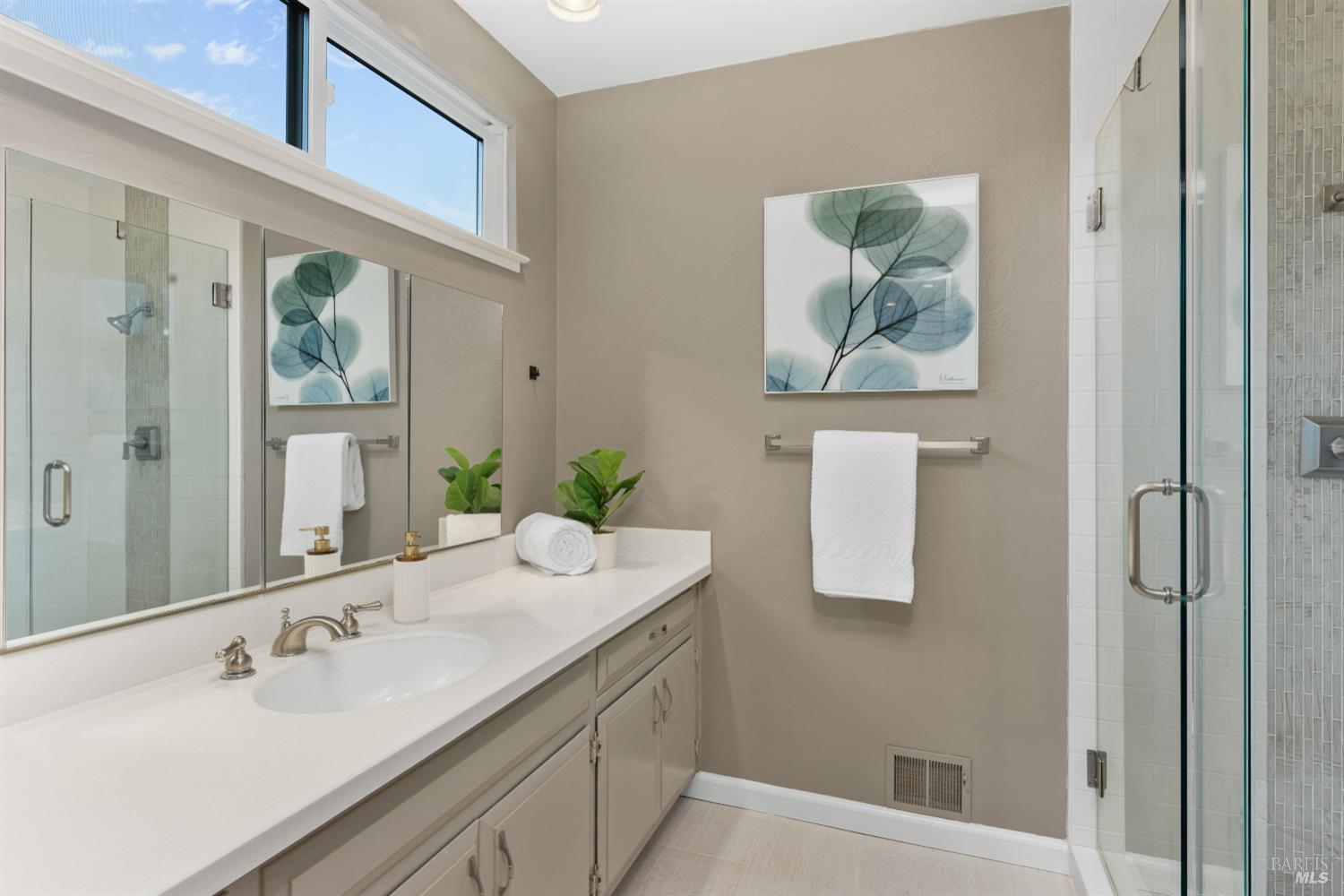 Detail Gallery Image 27 of 39 For 8853 Oak Trail Ct, Santa Rosa,  CA 95409 - 2 Beds | 2 Baths