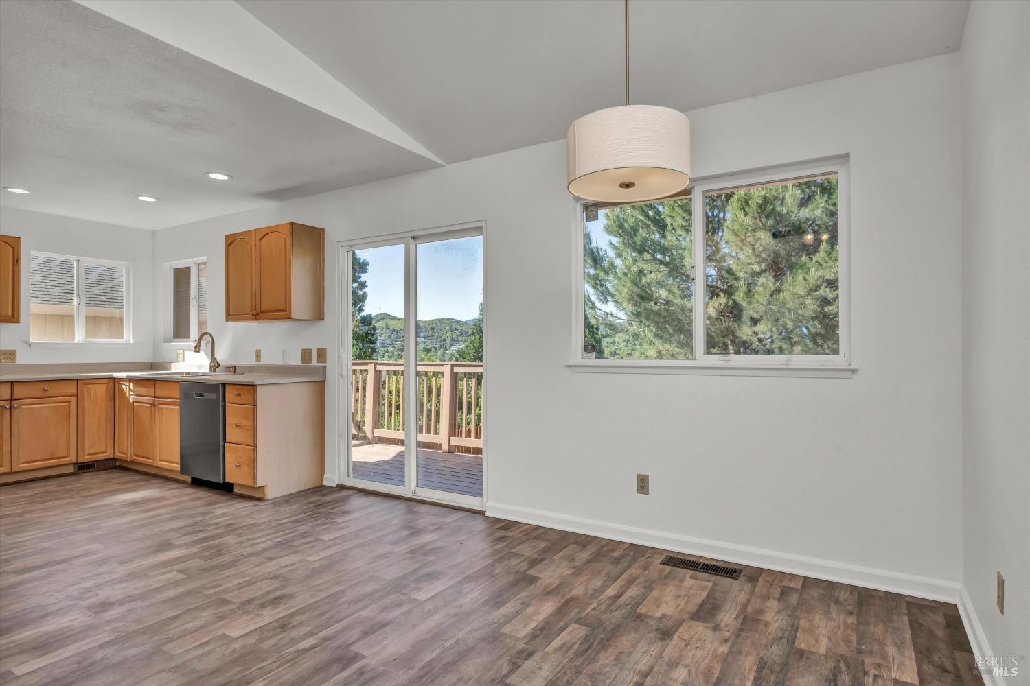 Detail Gallery Image 7 of 22 For 9421 Fairway Dr, Kelseyville,  CA 95451 - 3 Beds | 2 Baths