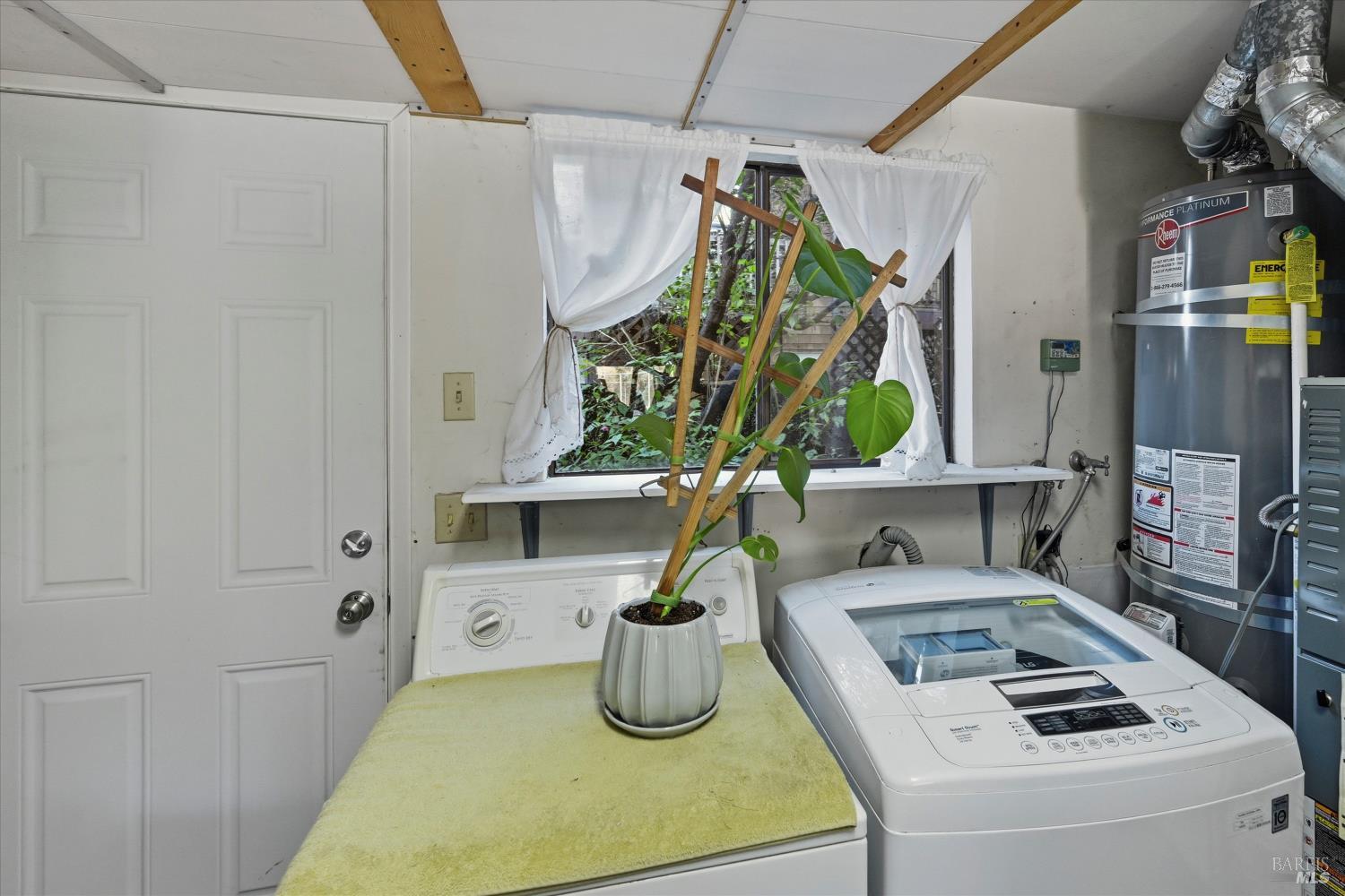 Detail Gallery Image 30 of 34 For 65 Freedom Ln, Petaluma,  CA 94952 - 2 Beds | 2/1 Baths