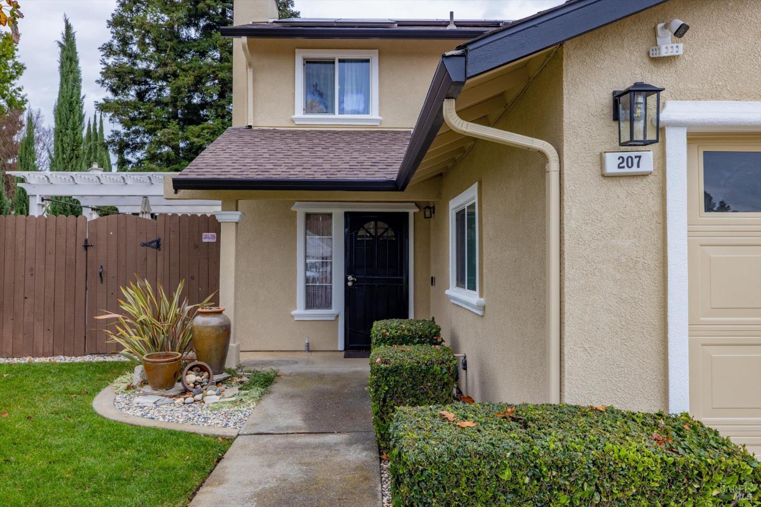 Detail Gallery Image 3 of 61 For 207 Dogwood Ct, Vacaville,  CA 95687 - 2 Beds | 2/1 Baths